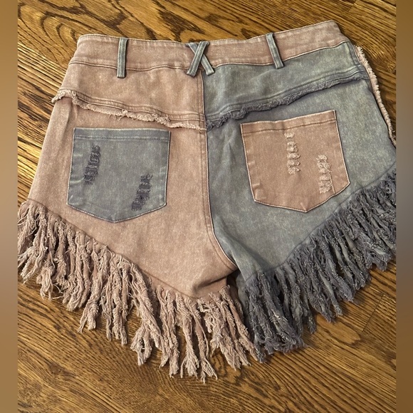 Oli & Hali Two-Tone Fringed Jean Shorts - NWT - SZ Small - Picture 2 of 2